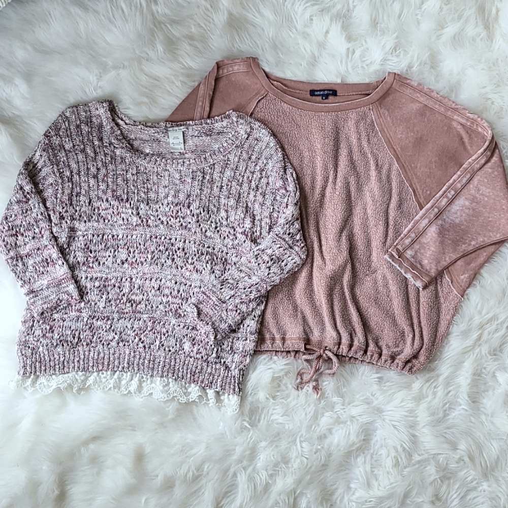 2 sweaters. Pink dusty rose oversized cotton draw string. Chunky knit w lace lrg